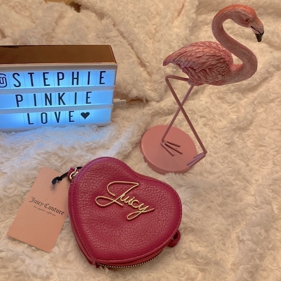 NWT Juicy Couture Wristlet. Adorable Bright Pink Heart. 🎉 Host Pick 6/16🎉 - Picture 1 of 3